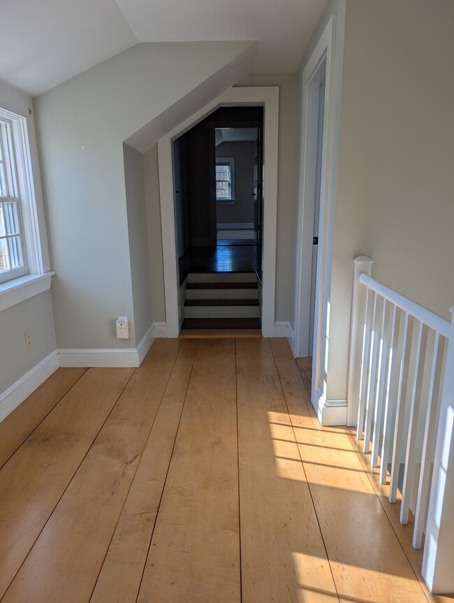 Building Photo - Beautiful 2 Bedroom House