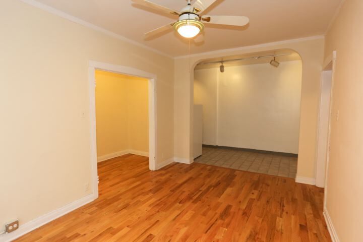 Building Photo - 457 W Melrose