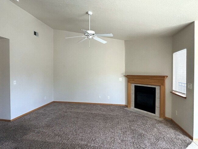 Building Photo - Spacious 2 Bedroom Greeley Condo - Available Now!