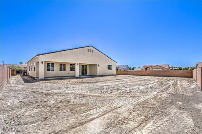 Building Photo - 6380 Waterford St