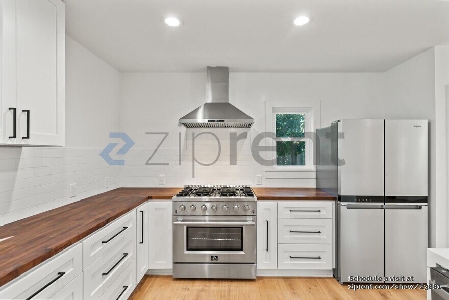 Building Photo - 912 61st St