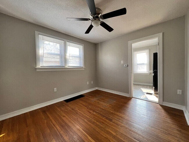 Building Photo - Newly renovated three bedroom available NOW!