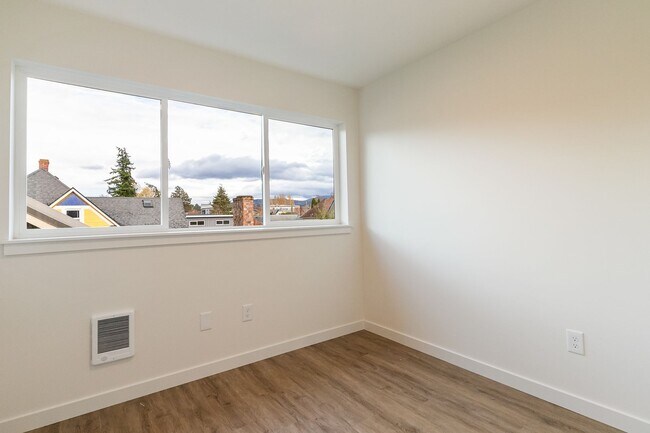 Building Photo - Halleck Townhomes Triplex