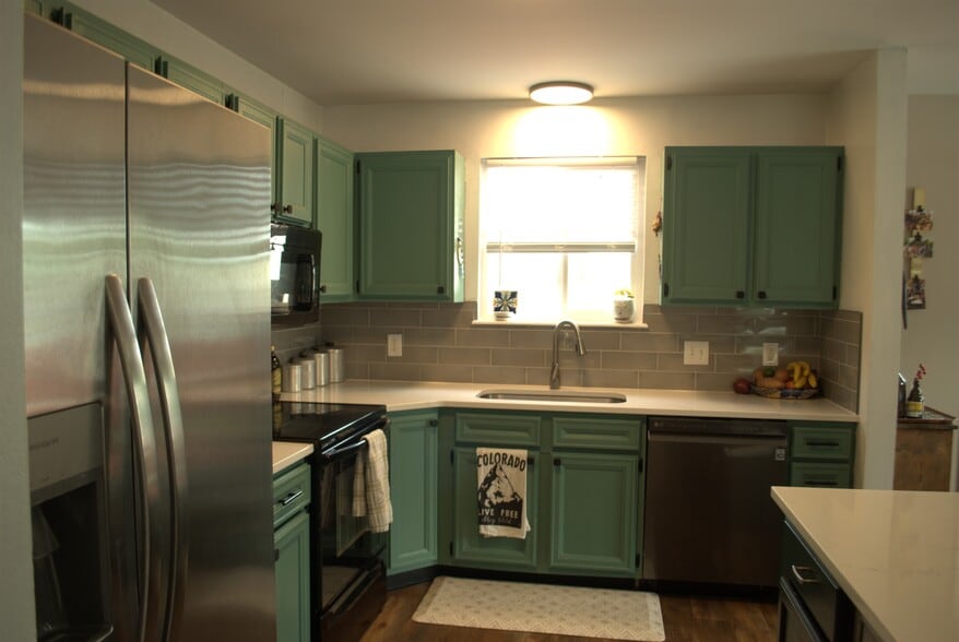 Updated kitchen - 1330 Coulter St