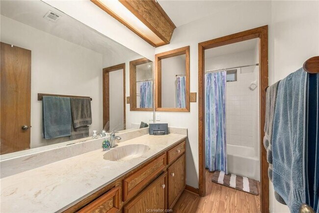 Building Photo - 1203 Hardwood Ln