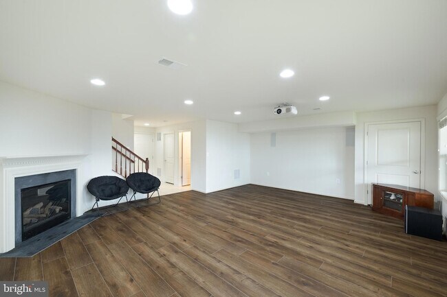 Building Photo - 42557 Dreamweaver Dr