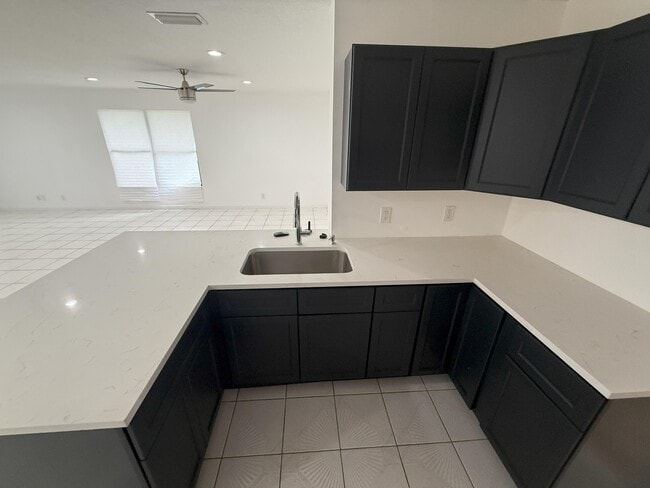 Building Photo - 1334 N Mangonia Dr
