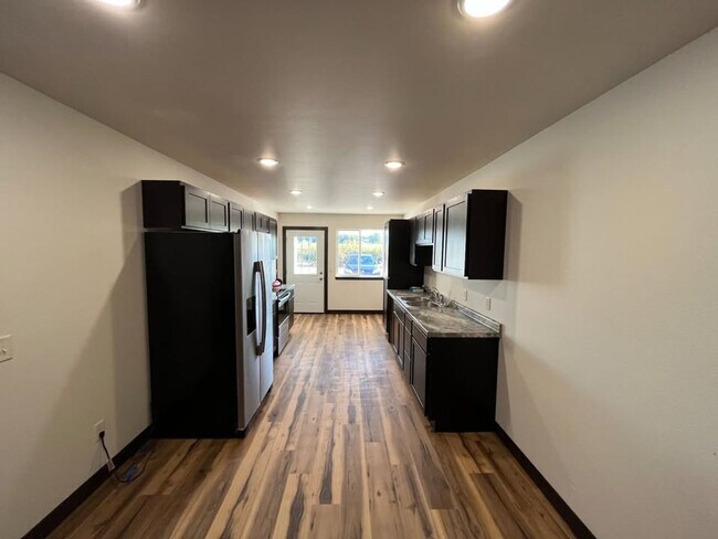 Building Photo - 5270 Christopher Dr