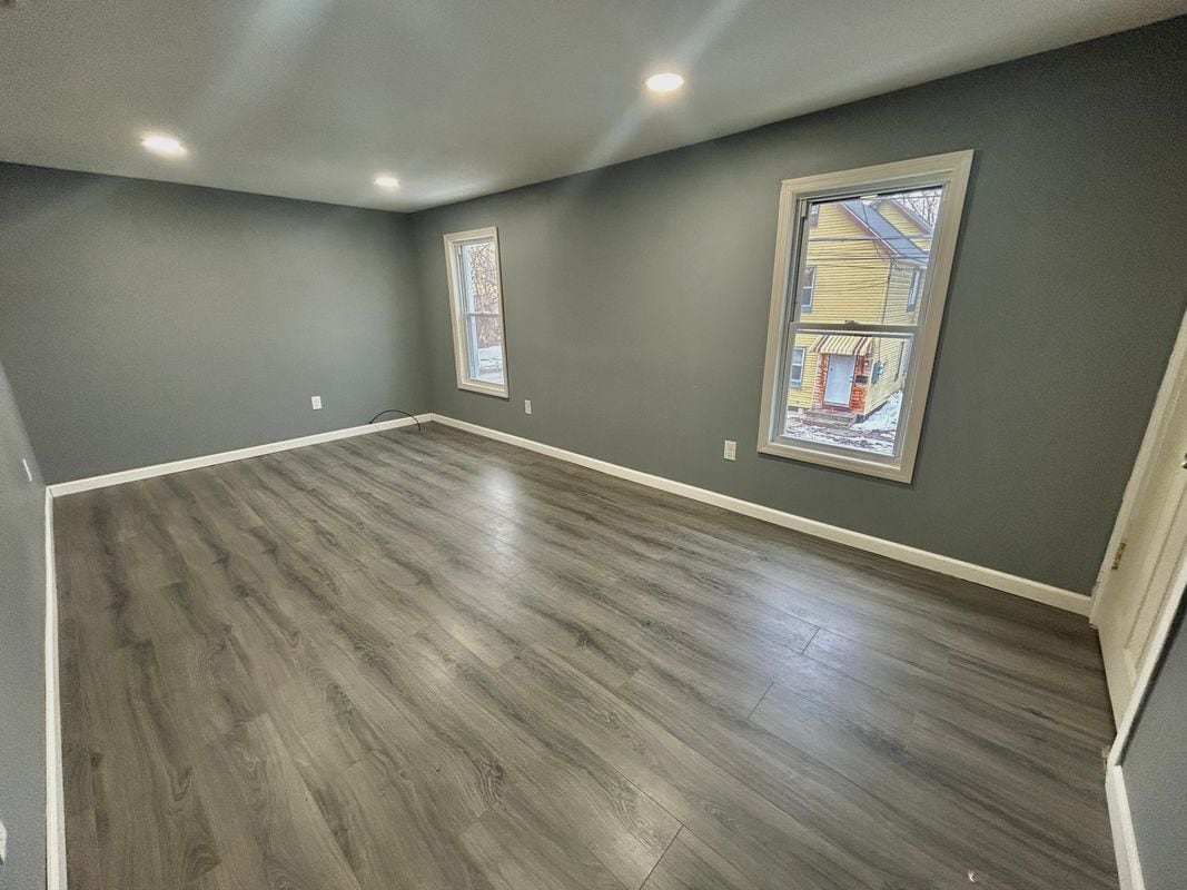 Building Photo - 553 Mumford St