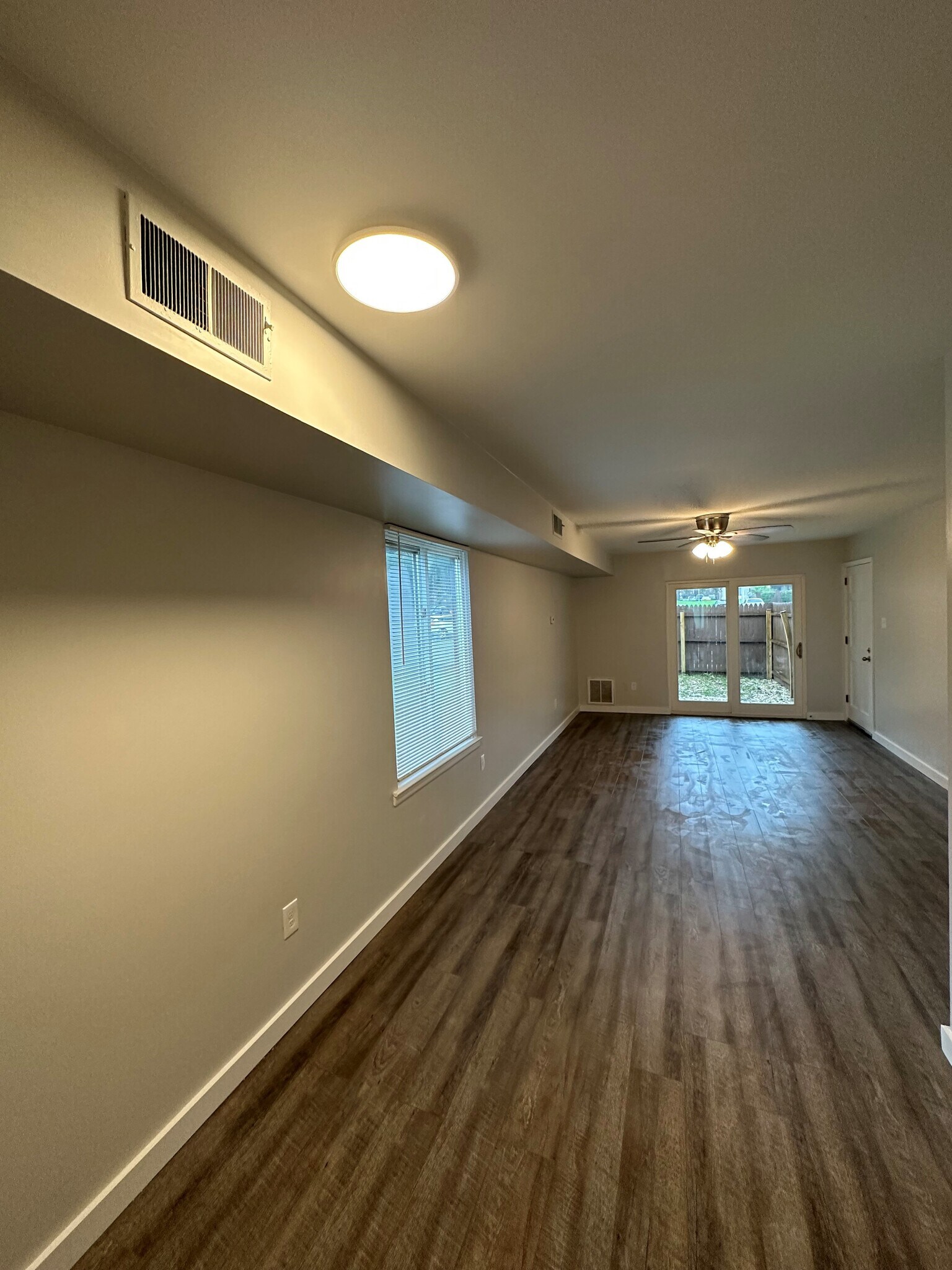 Building Photo - 32 Lancaster Est