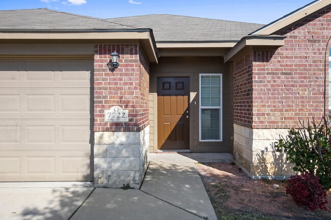 Building Photo - 7722 Bridgepointe Dr