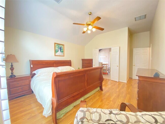 Building Photo - 3407 Beacon Hill Dr