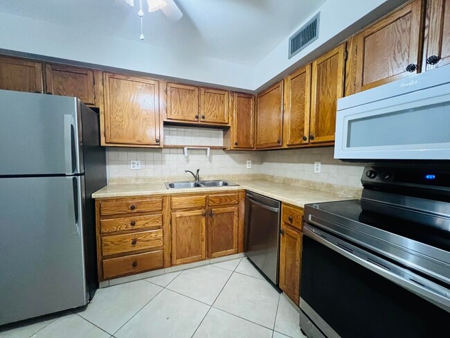 Building Photo - 9875 Pineapple Tree Dr