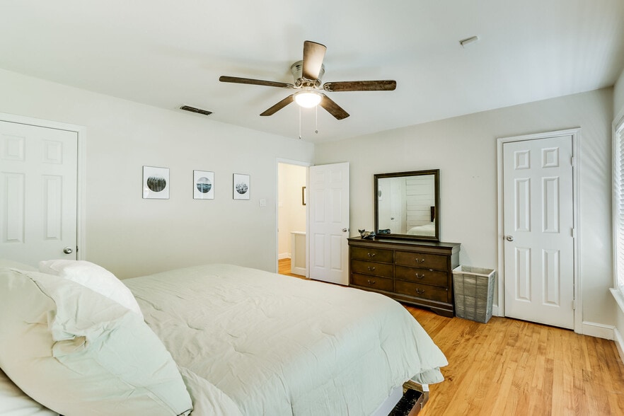 Building Photo - 6345 Bordeaux Ave