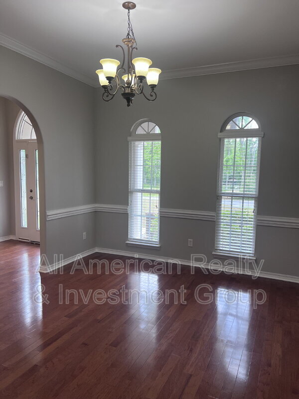 Building Photo - 105 Par Ct