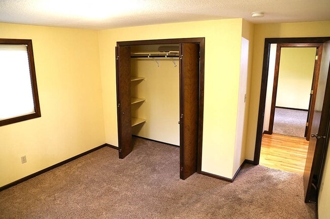 Building Photo - 4 bed 3 bath home, Lease through June 2026