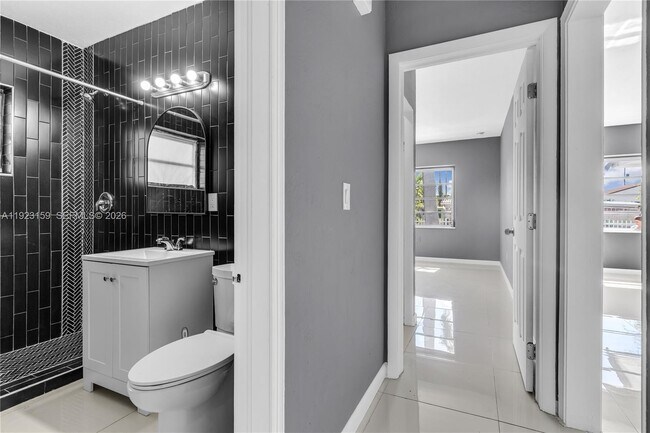 Building Photo - 2221 SW 13th St