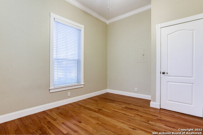 Building Photo - 4-BEDROOM IN ALAMO HEIGHTS