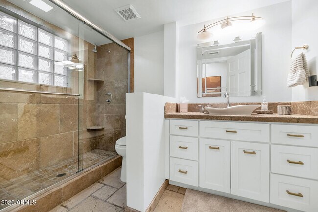 Building Photo - 6198 N 28th Pl