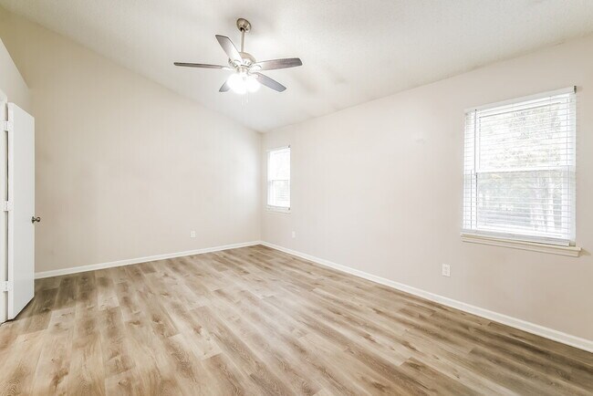 Building Photo - 13839 Poppleton Ct