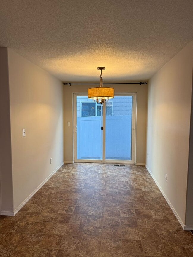 Building Photo - Gorgeous 3B/2.5Ba Home in Battle Ground! Close to Shopping & More!