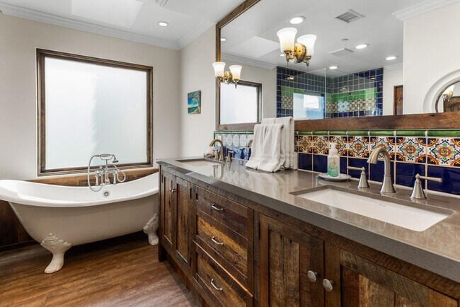 Building Photo - Newport Beach Balboa Peninsula Beach House with Rooftop Deck | Weekly & 30+ Night Stays