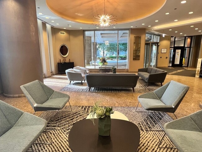 Building Photo - 222 N Columbus Dr