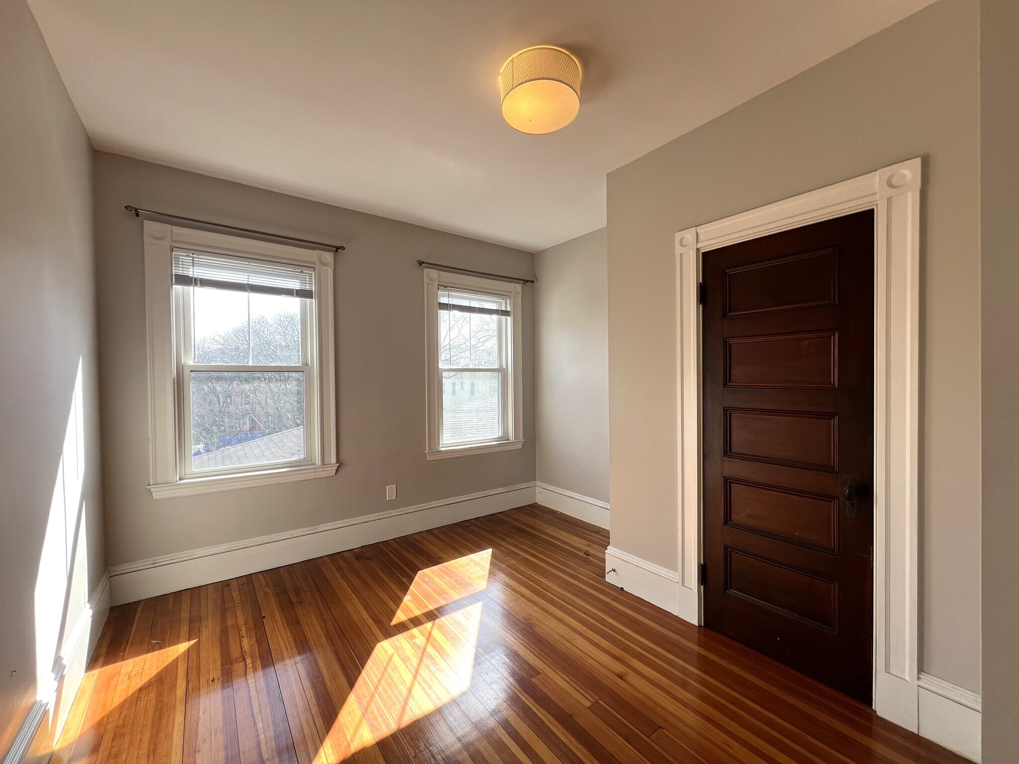 Building Photo - 107 Oxford St