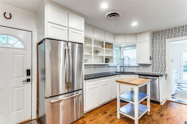 Building Photo - 3812 Birchman Ave