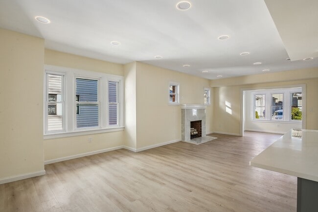 Building Photo - 4 Lincoln Pl