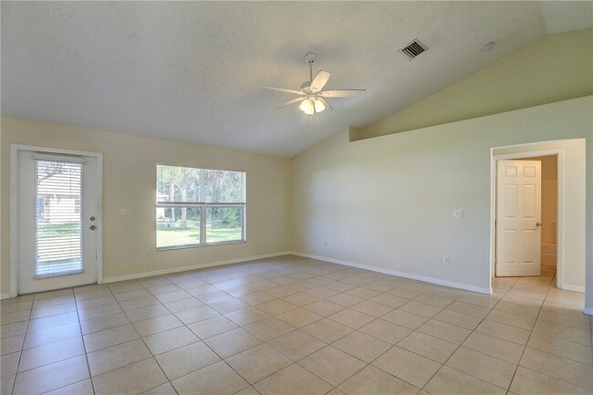 Building Photo - 573 Belfast Terrace