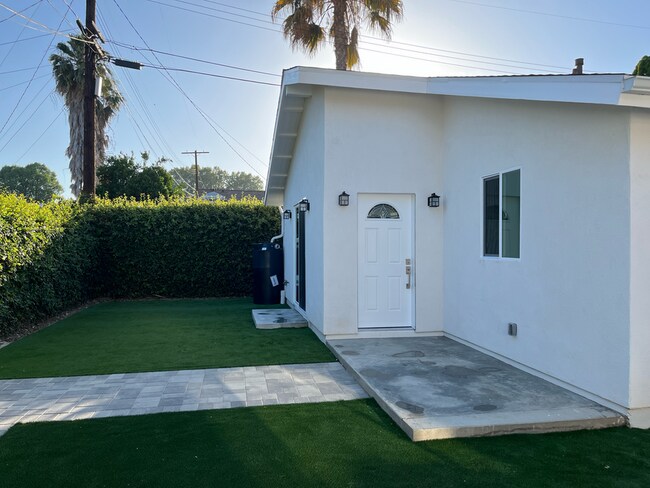 Primary Photo - 8417 Beckford Ave