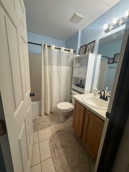 Building Photo - 17351 Metcalf Ave