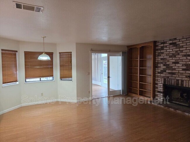 Building Photo - 1204 Shell Ct