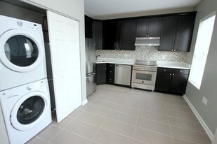 Building Photo - 816 S Negley Ave