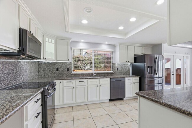 Building Photo - 623 Via Primavera Ct