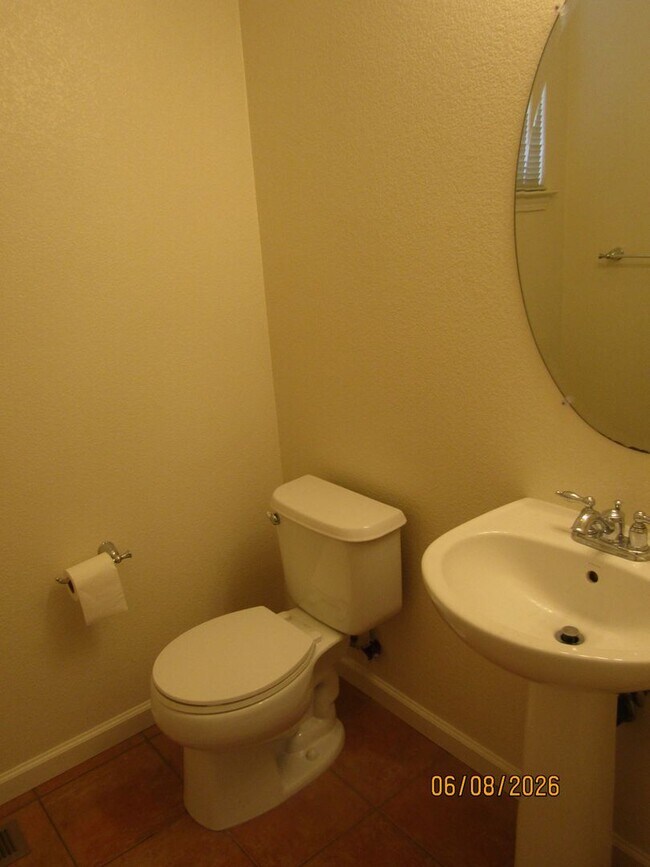 Building Photo - Great 3 bed 2.5 bath single family home in Windsor! Brand New Flooring and Paint!