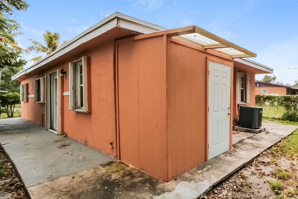 Building Photo - 1001 SW 25th Ave