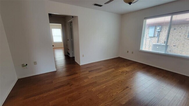 Building Photo - 214 Fireside Village Dr