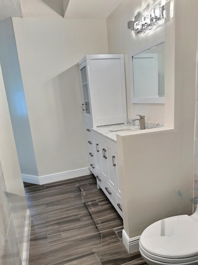 Building Photo - 3348 Lucerne Park Dr