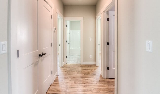 Building Photo - GorgeousBuilt Home in West Valley