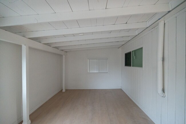 Building Photo - Charming 3 Bedrooms 2 Bathrooms Home $3,50...