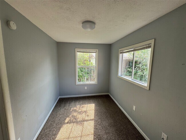 Building Photo - 509 Stimpson St