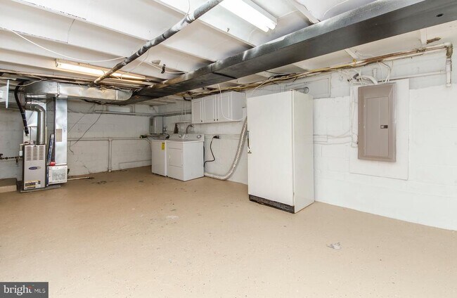 Building Photo - 908 S Highland St