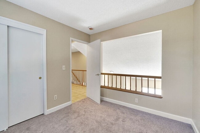 Building Photo - 6733 N Warren Ave