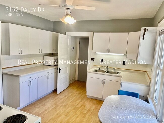 Building Photo - 3162 Daley Dr
