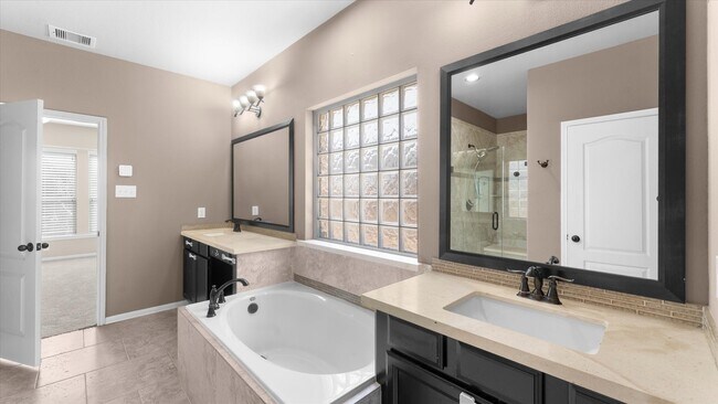Building Photo - 14807 Diane Manor Ln