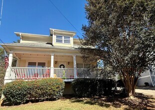 Building Photo - "Pre-Leasing August 2026" Large House Near...