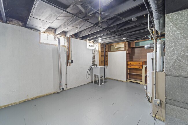 Building Photo - 2121 Euclid St