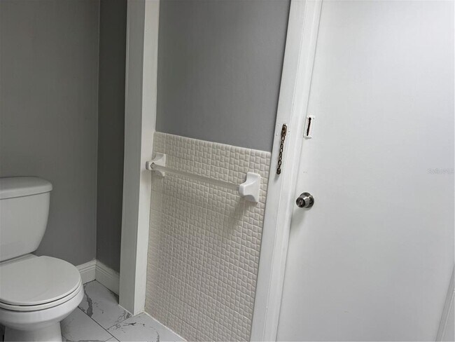 Building Photo - 7435 Hollyridge Dr